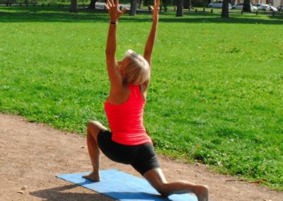 programme-fitness-yoga-carole-nebati-coach-sportif-a-domicile-parc-citadelle-arras-seance-hatha-yoga-en-exterieur-pas-de-calais